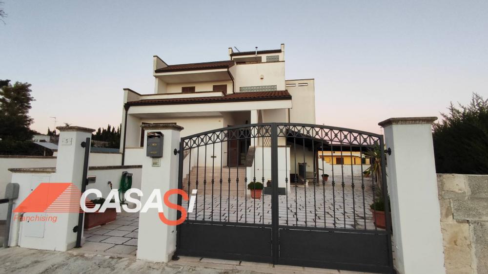 casa indipendente in vendita ad Uggiano la Chiesa