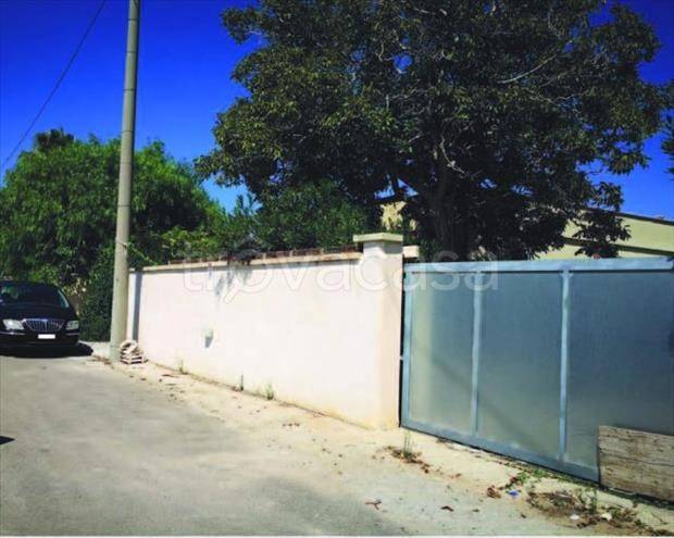 casa indipendente in vendita ad Uggiano la Chiesa in zona Casamassella