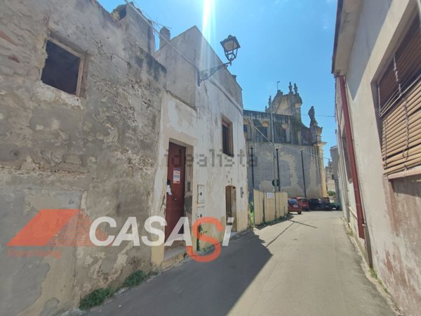 casa indipendente in vendita ad Uggiano la Chiesa