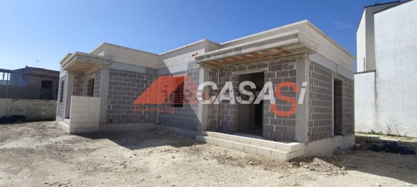casa indipendente in vendita ad Uggiano la Chiesa in zona Casamassella