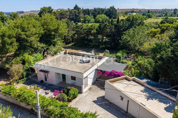 casa indipendente in vendita ad Uggiano la Chiesa