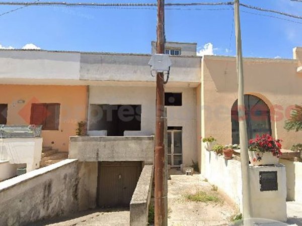 casa indipendente in vendita ad Uggiano la Chiesa in zona Casamassella