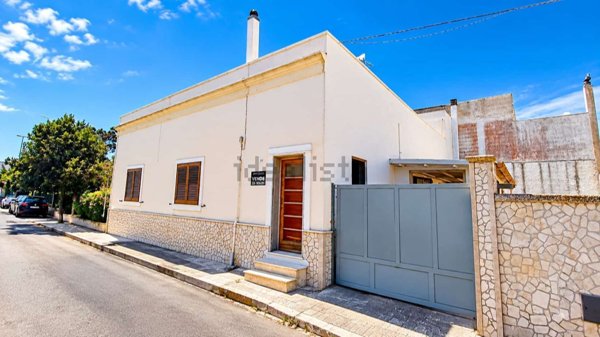 casa indipendente in vendita ad Uggiano la Chiesa