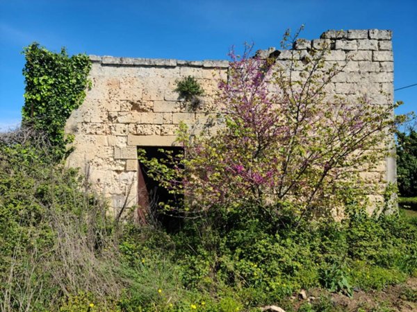 terreno in vendita ad Uggiano la Chiesa
