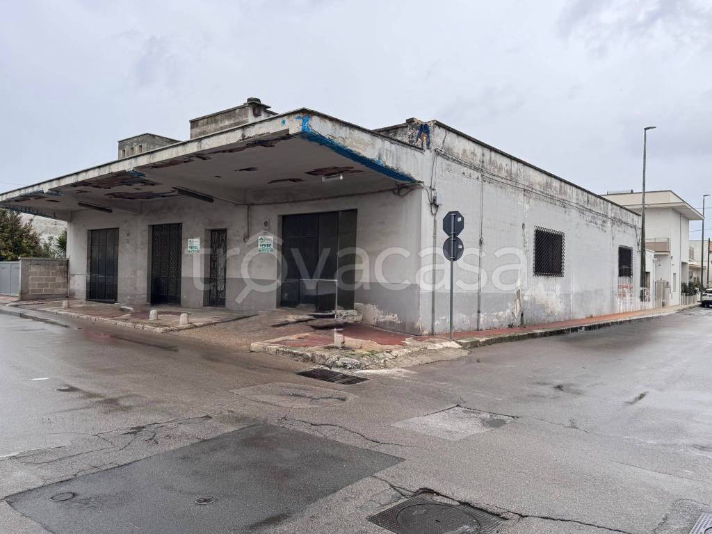 locale commerciale in vendita a Veglie