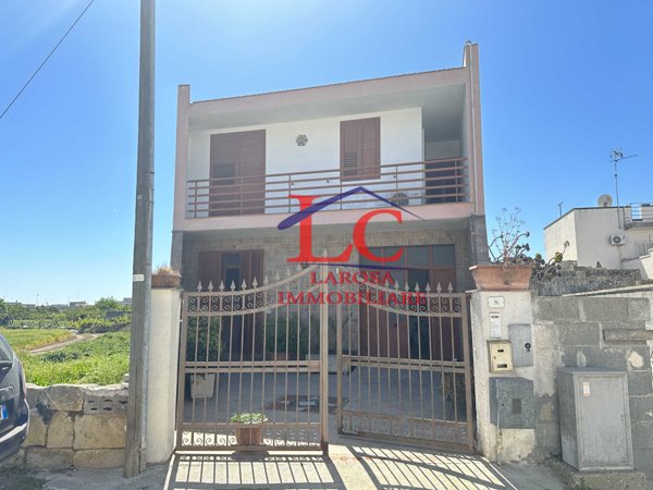 casa indipendente in vendita a Vernole in zona Acaja