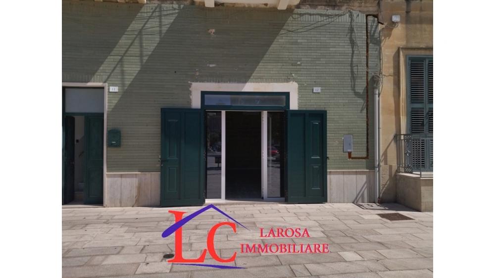 negozio in vendita a Vernole in zona Acaja