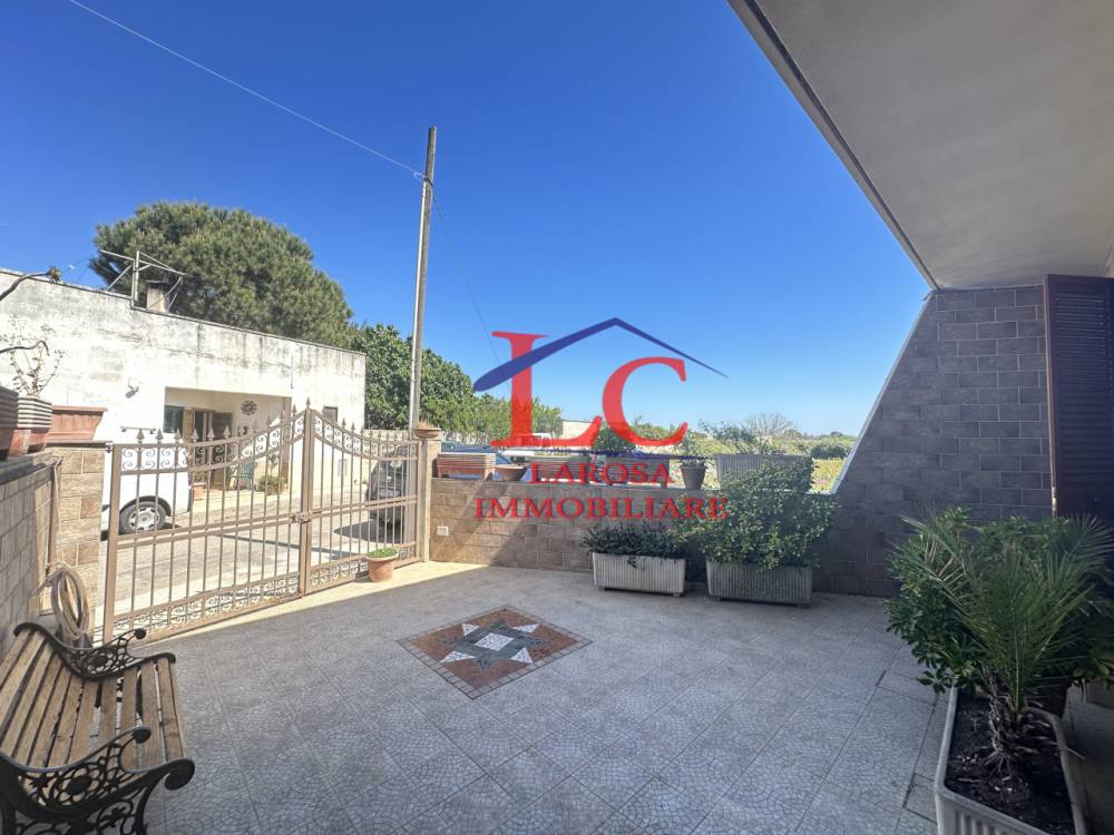 casa indipendente in vendita a Vernole in zona Strudà