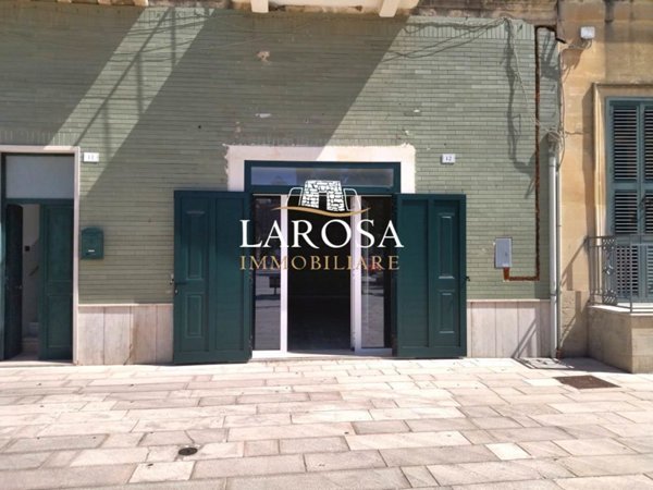 negozio in vendita a Vernole in zona Vanze