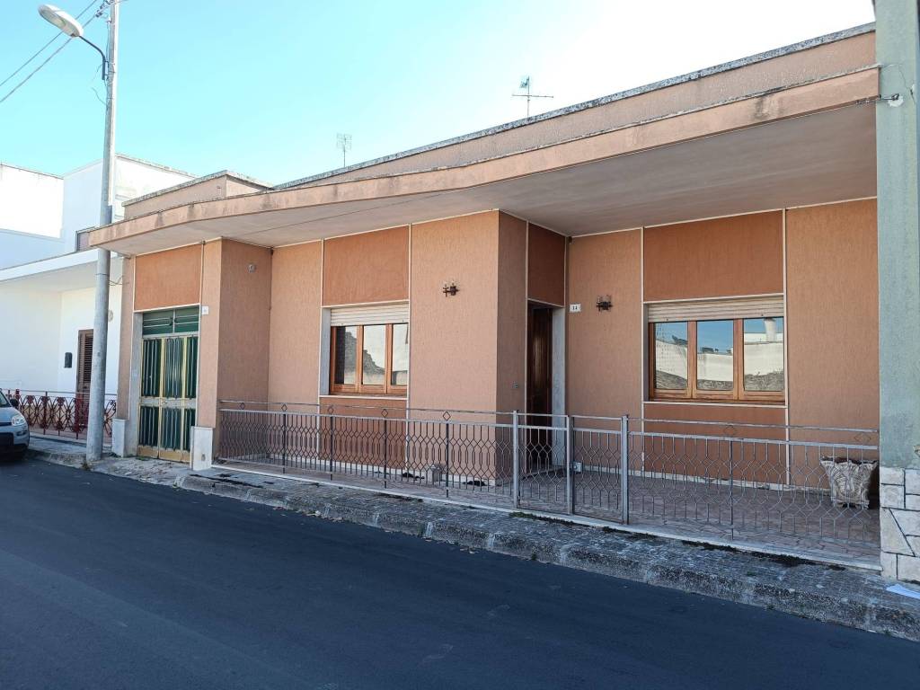casa indipendente in vendita a Vernole