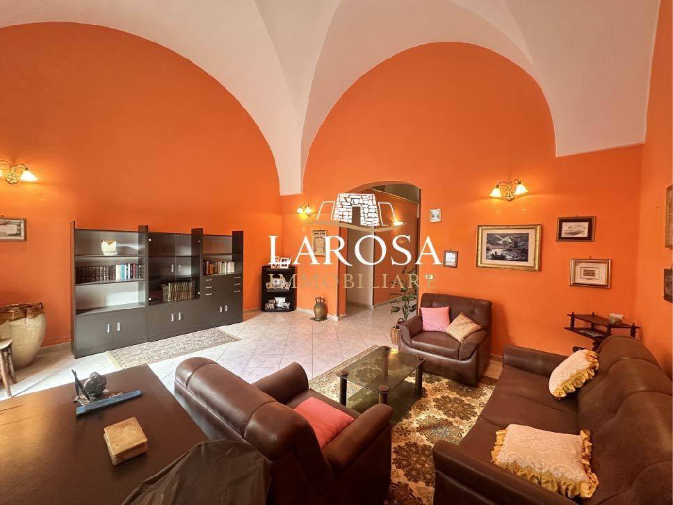 casa indipendente in vendita a Vernole in zona Pisignano