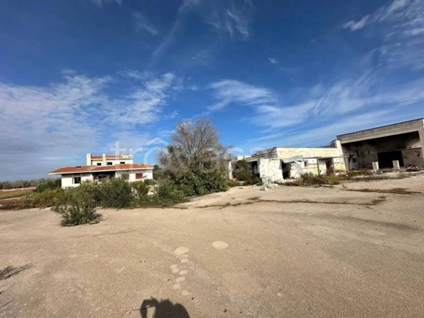 terreno edificabile in vendita a Vernole in zona Pisignano