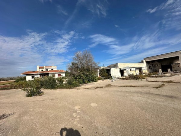 terreno edificabile in vendita a Vernole in zona Pisignano
