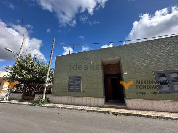 casa indipendente in vendita a Vernole