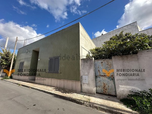 casa indipendente in vendita a Vernole
