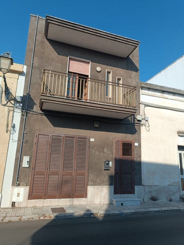 casa indipendente in vendita a Vernole in zona Pisignano