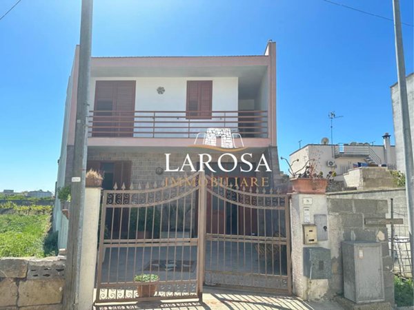 casa indipendente in vendita a Vernole in zona Pisignano
