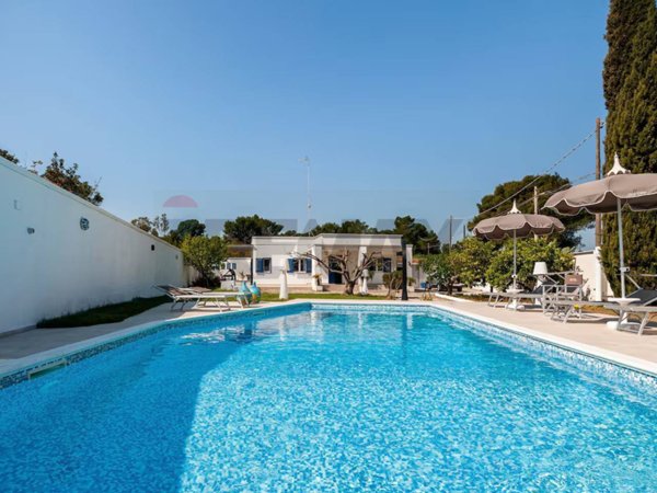 casa indipendente in vendita a Vernole in zona Acaja