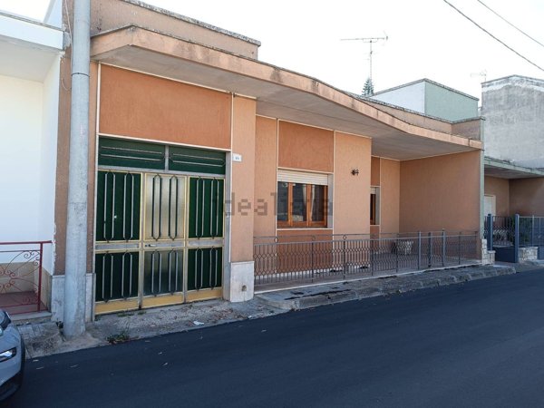 casa indipendente in vendita a Vernole
