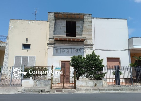 appartamento in vendita a Vernole in zona Pisignano