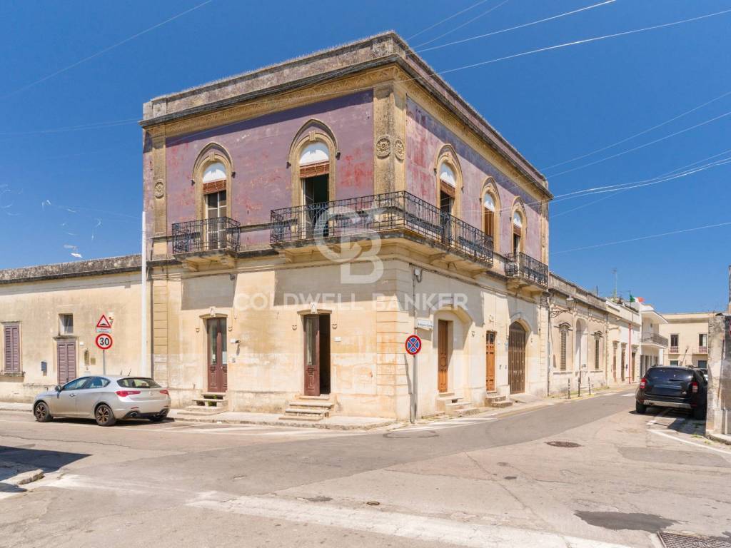 intera palazzina in vendita a Vernole