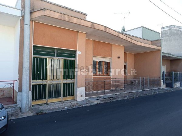 casa indipendente in vendita a Vernole in zona Strudà