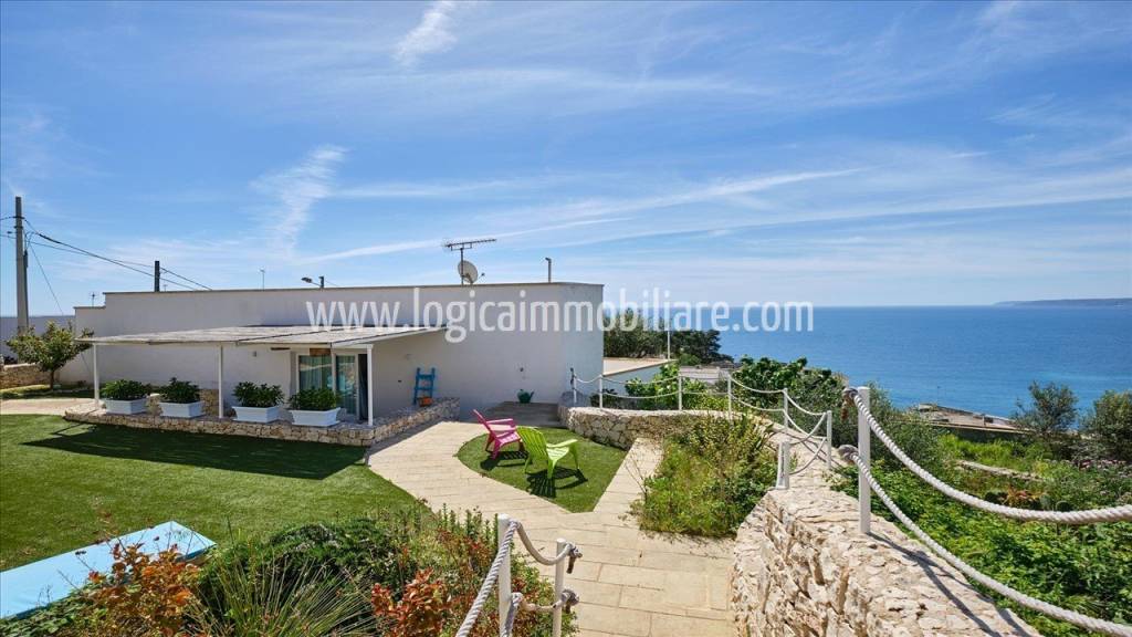 casa indipendente in vendita a Castro(LE)