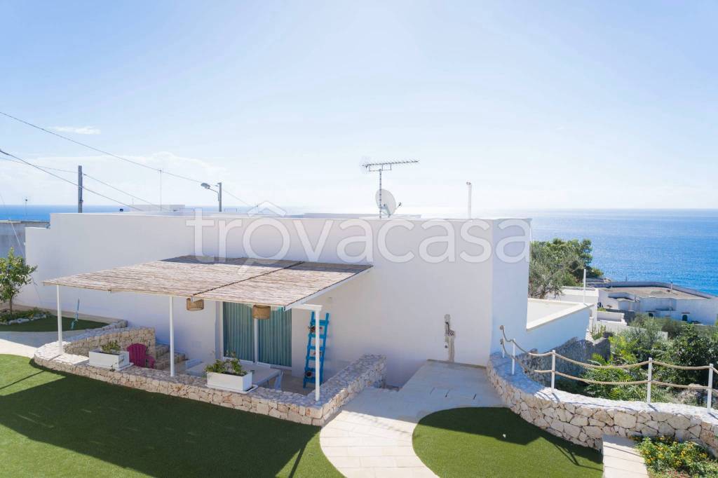 casa indipendente in vendita a Castro(LE)