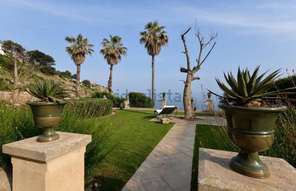 casa indipendente in vendita a Castro(LE)