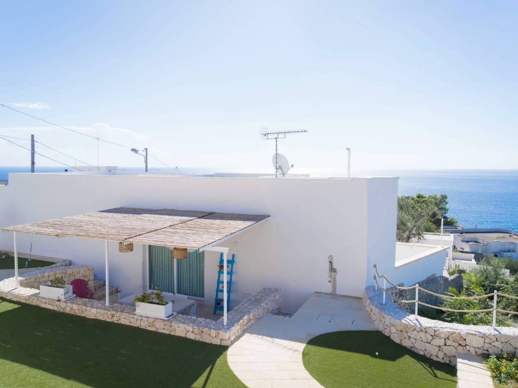 casa indipendente in vendita a Castro(LE)