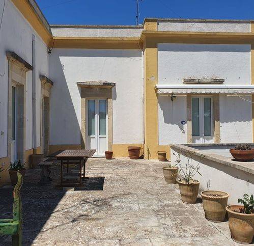 casa indipendente in vendita a Castro(LE)