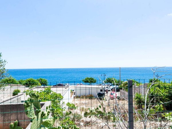 casa indipendente in vendita a Castro(LE)