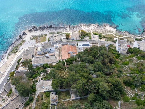 casa indipendente in vendita a Castro(LE)