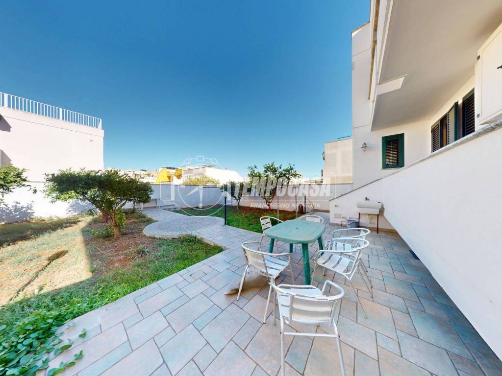 casa indipendente in vendita a Castro(LE)