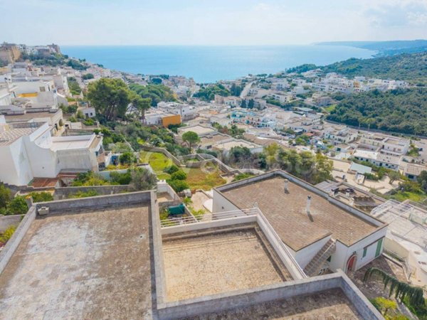 casa indipendente in vendita a Castro(LE)