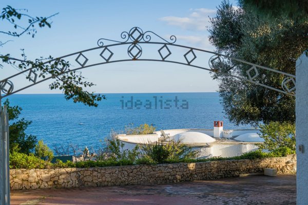casa indipendente in vendita a Castro(LE)