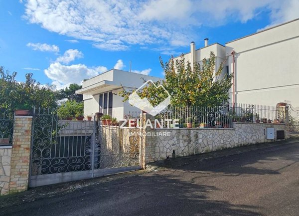 casa indipendente in vendita a Castro(LE)