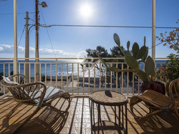 casa indipendente in vendita a Castro(LE)