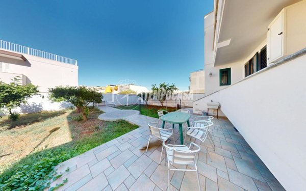 casa indipendente in vendita a Castro(LE)