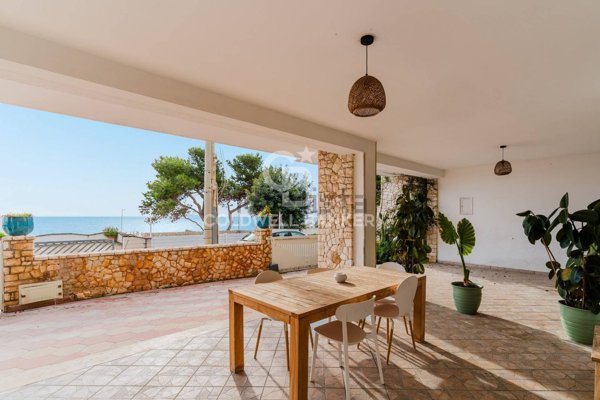 casa indipendente in vendita a Castro(LE)