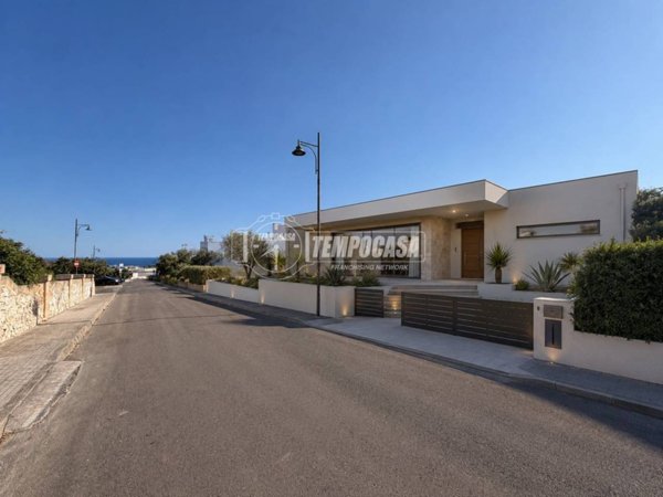 casa indipendente in vendita a Castro(LE)