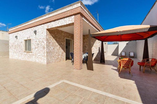 villa in vendita a Porto Cesareo in zona Torre Lapillo