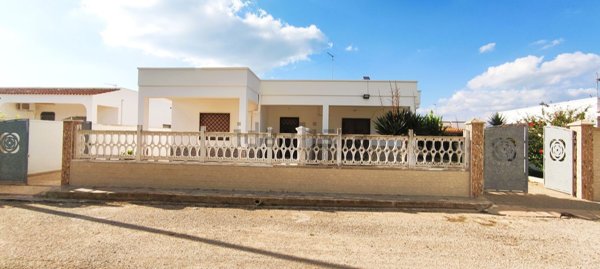 casa indipendente in vendita a Porto Cesareo in zona Torre Lapillo