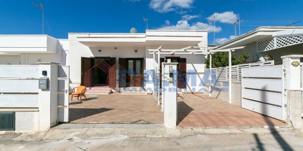 casa indipendente in vendita a Porto Cesareo in zona Torre Lapillo