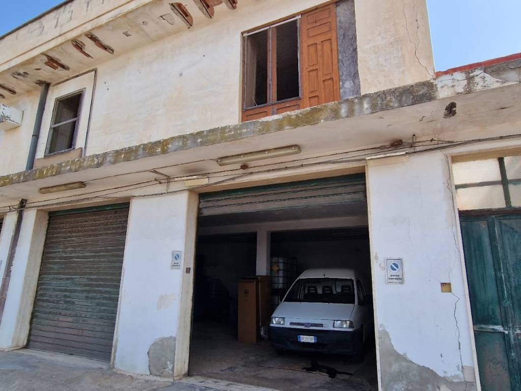 intera palazzina in vendita a Porto Cesareo in zona Torre Lapillo
