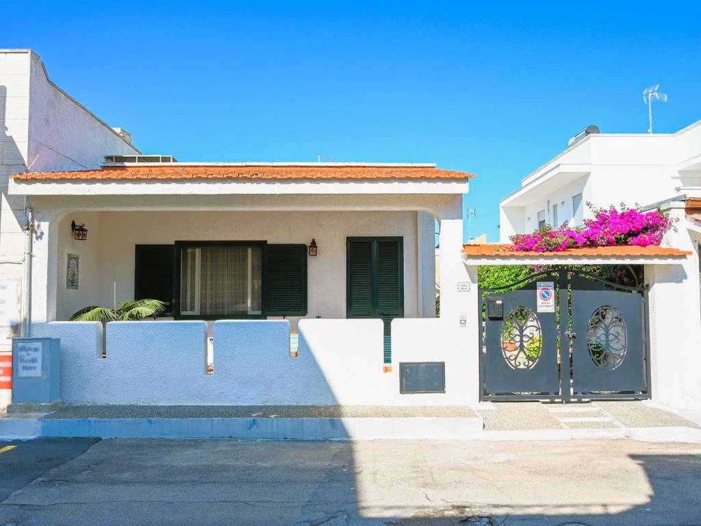 casa indipendente in vendita a Porto Cesareo in zona Torre Lapillo
