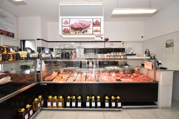 negozio in vendita a Porto Cesareo in zona Torre Lapillo