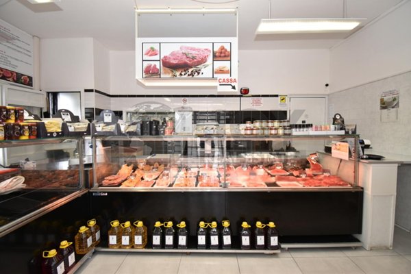 negozio in vendita a Porto Cesareo in zona Torre Lapillo