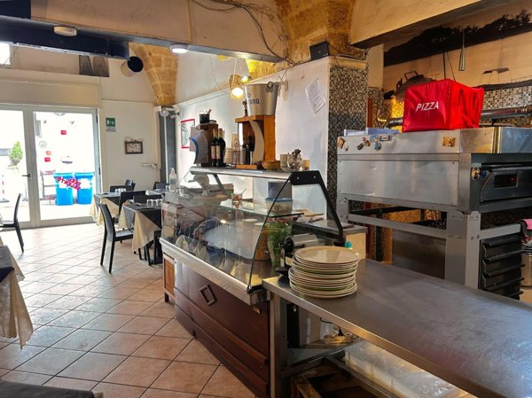 locale commerciale in vendita a Porto Cesareo