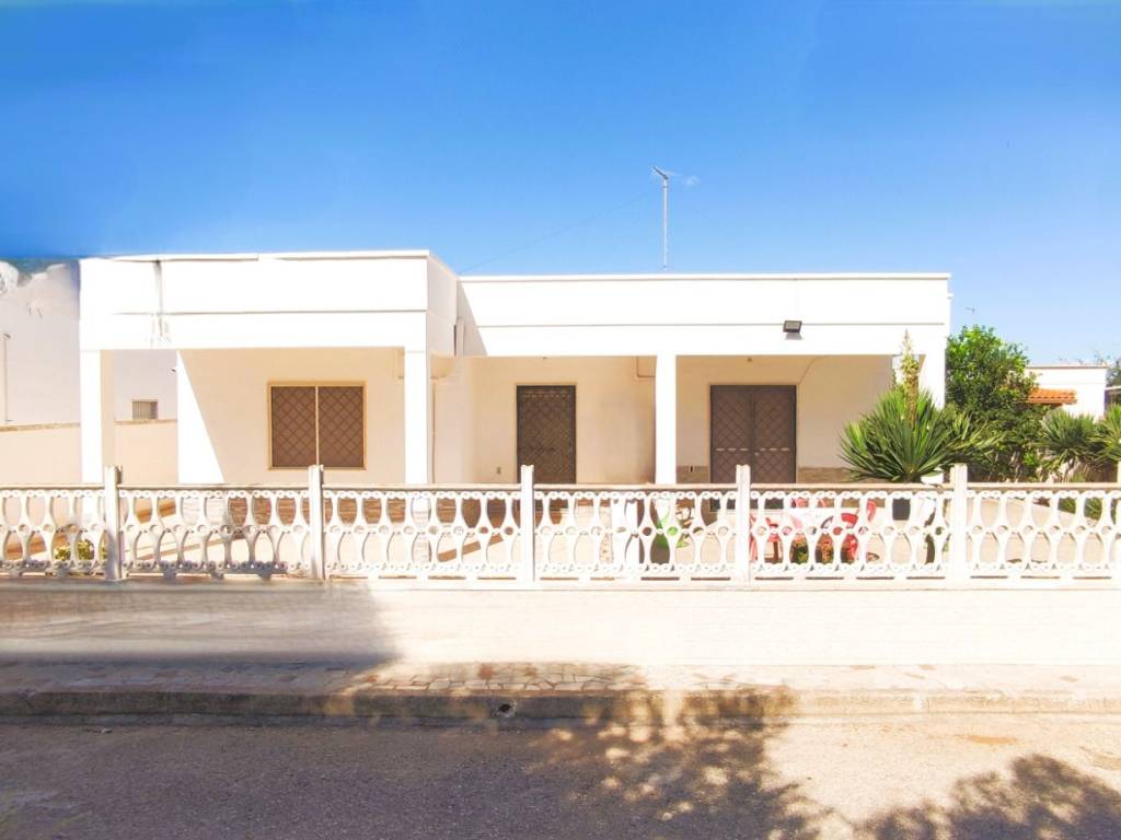 casa indipendente in vendita a Porto Cesareo in zona Torre Lapillo